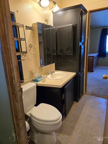 227 W Ave D, Jerome, ID 83338