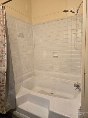227 W Ave D, Jerome, ID 83338