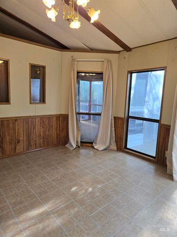 227 W Ave D, Jerome, ID 83338