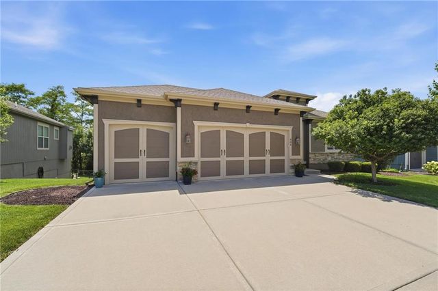 404 SE Mill Creek Drive, Lee's Summit, MO 64063