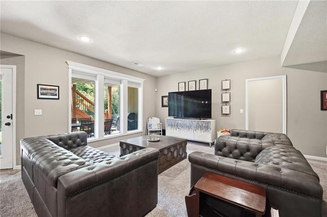 404 SE Mill Creek Drive, Lee's Summit, MO 64063