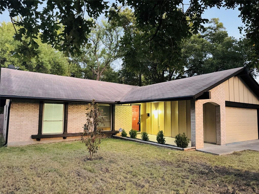 9215 Hunters TRCE E, Austin, TX 78758