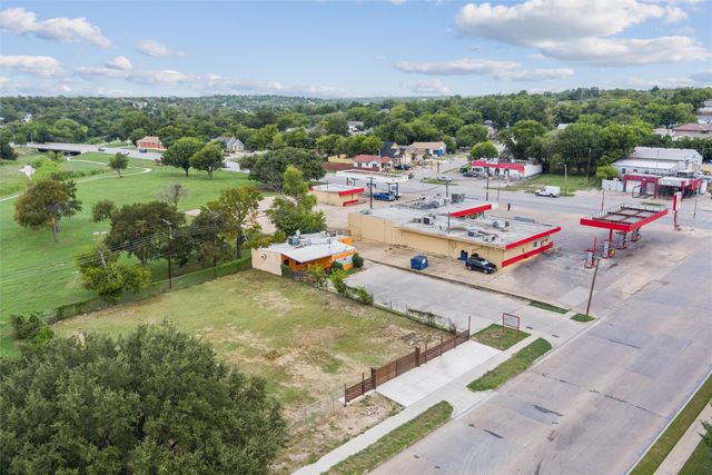 2711 Clinton Avenue, Fort Worth, TX 76164