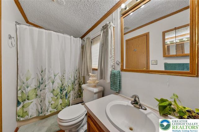 8766 Turkey Ridge Road, Upper Macungie Twp, PA 18031