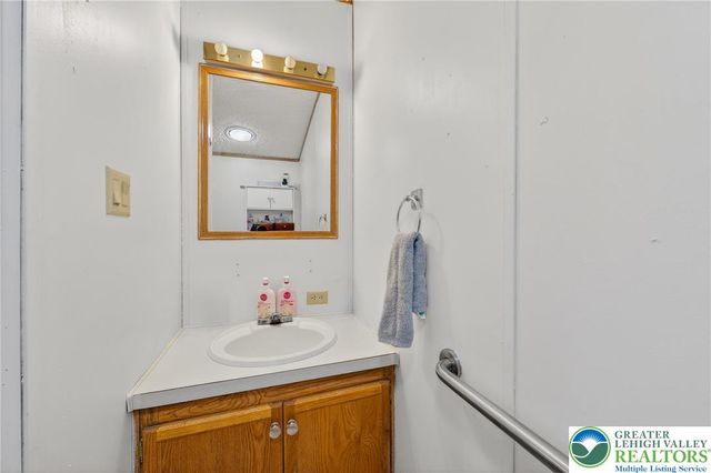 8766 Turkey Ridge Road, Upper Macungie Twp, PA 18031