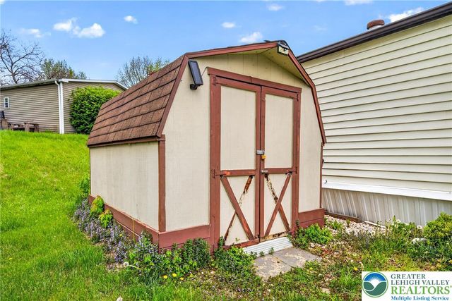 8766 Turkey Ridge Road, Upper Macungie Twp, PA 18031