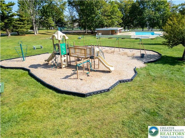8766 Turkey Ridge Road, Upper Macungie Twp, PA 18031