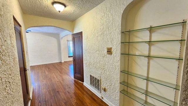 410 N Raynor Avenue 1W, Joliet, IL 60435