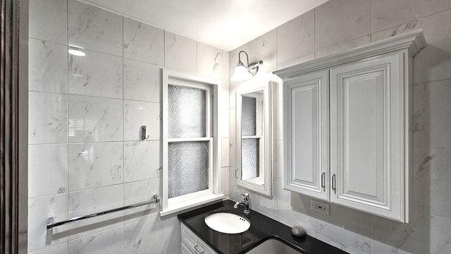 410 N Raynor Avenue 1W, Joliet, IL 60435