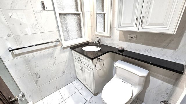 410 N Raynor Avenue 1W, Joliet, IL 60435