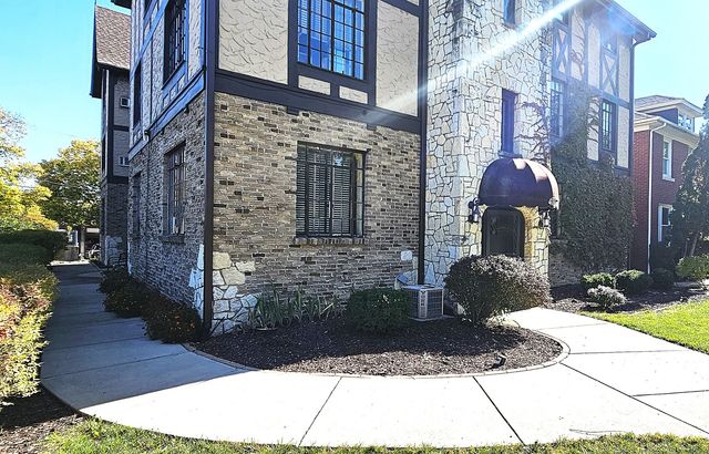 410 N Raynor Avenue 1W, Joliet, IL 60435