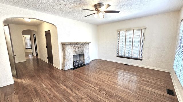 410 N Raynor Avenue 1W, Joliet, IL 60435