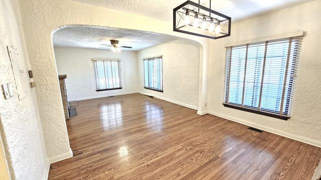 410 N Raynor Avenue 1W, Joliet, IL 60435