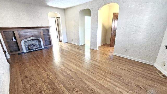 410 N Raynor Avenue 1W, Joliet, IL 60435