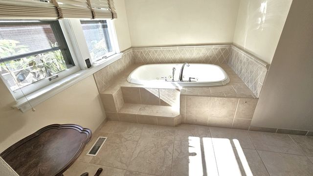 410 N Raynor Avenue 1W, Joliet, IL 60435