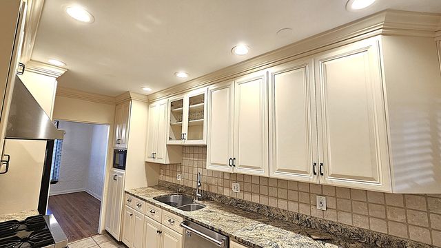 410 N Raynor Avenue 1W, Joliet, IL 60435