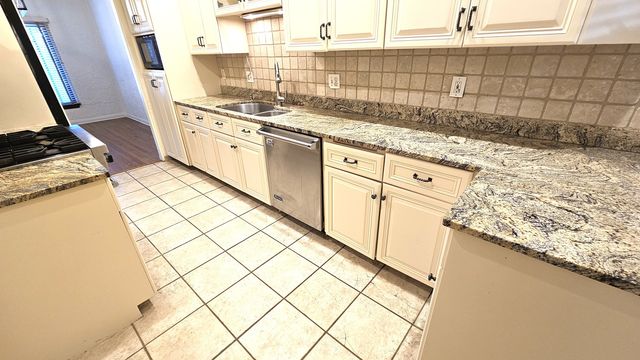 410 N Raynor Avenue 1W, Joliet, IL 60435