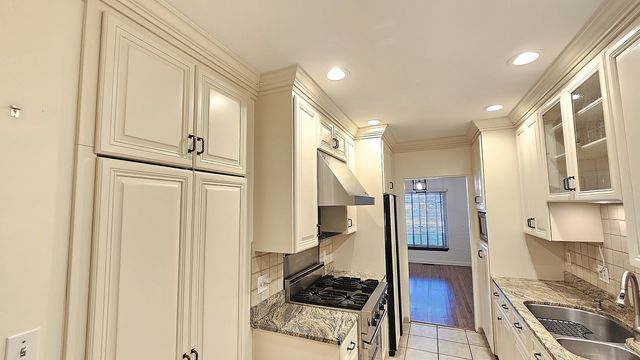 410 N Raynor Avenue 1W, Joliet, IL 60435