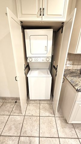 410 N Raynor Avenue 1W, Joliet, IL 60435