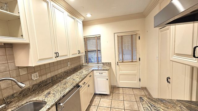 410 N Raynor Avenue 1W, Joliet, IL 60435