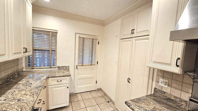 410 N Raynor Avenue 1W, Joliet, IL 60435