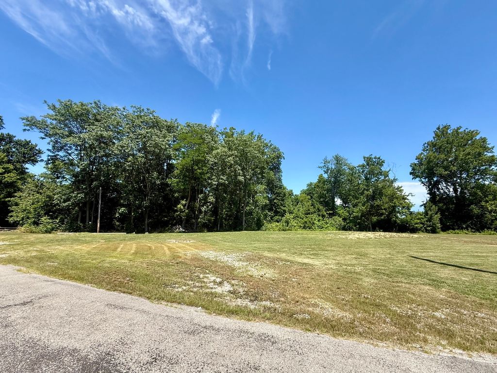 Image 2 of property listing at 400 Meadowbrook, Mt Vernon, IL 62864