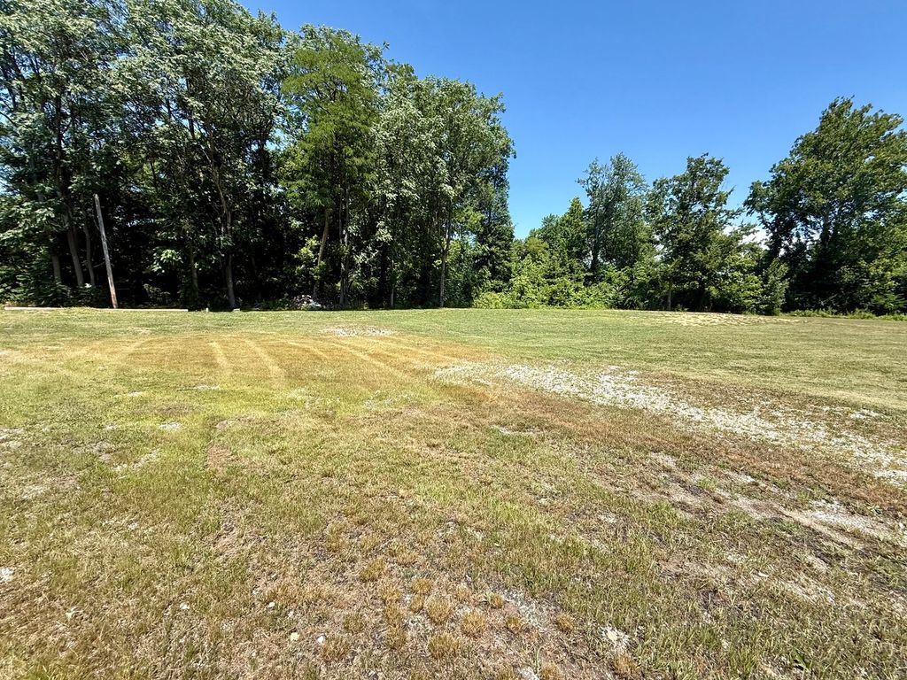 Image 3 of property listing at 400 Meadowbrook, Mt Vernon, IL 62864