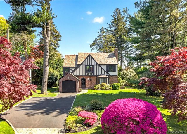 102 Quaker Ridge Road, Manhasset, NY 11030