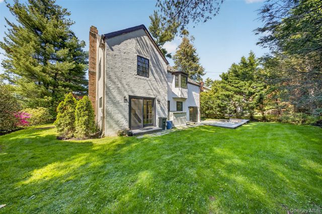102 Quaker Ridge Road, Manhasset, NY 11030