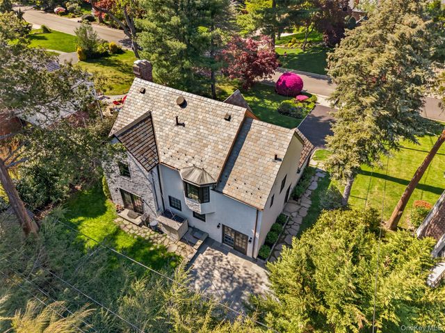 102 Quaker Ridge Road, Manhasset, NY 11030