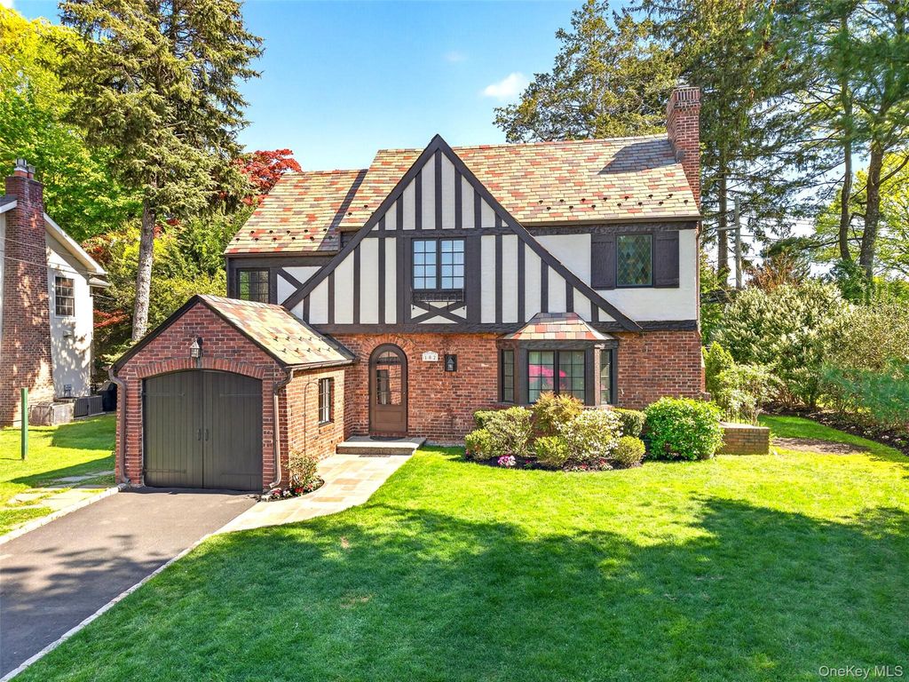 102 Quaker Ridge Road, Manhasset, NY 11030
