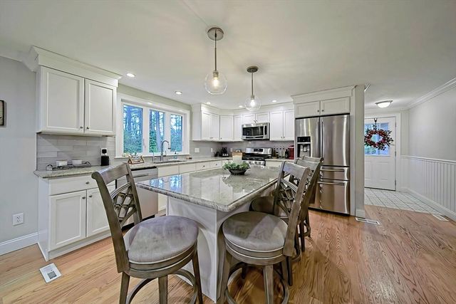 2 Nottingham Dr, Raynham, MA 02767