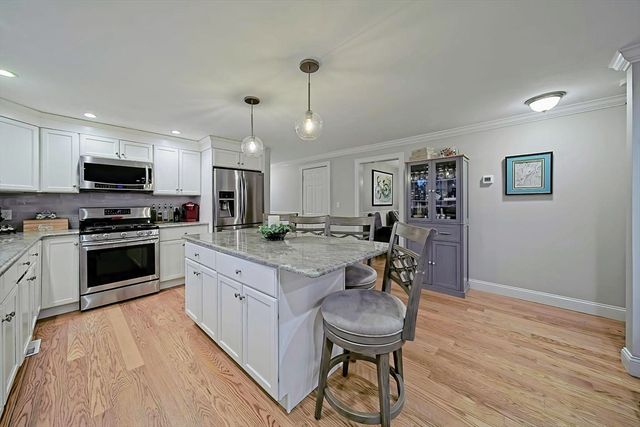 2 Nottingham Dr, Raynham, MA 02767