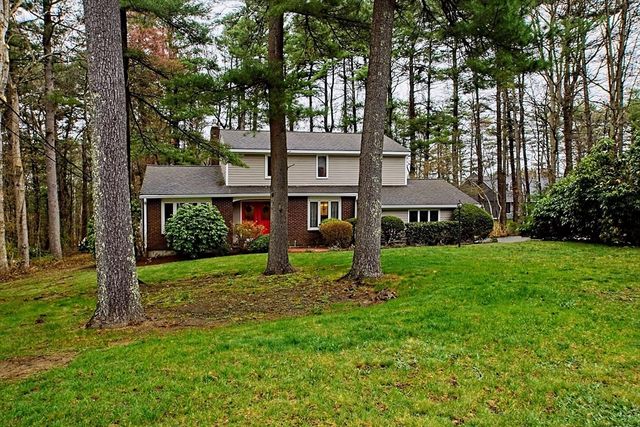 2 Nottingham Dr, Raynham, MA 02767