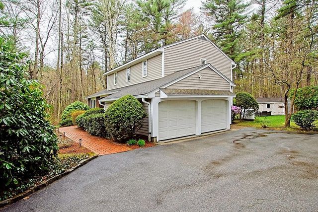 2 Nottingham Dr, Raynham, MA 02767