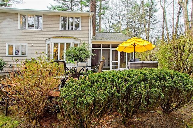 2 Nottingham Dr, Raynham, MA 02767