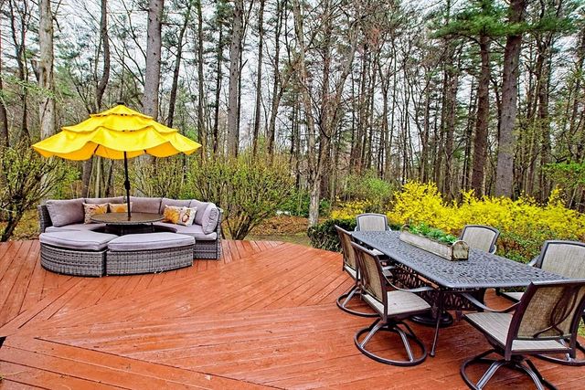 2 Nottingham Dr, Raynham, MA 02767