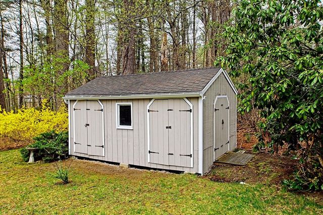 2 Nottingham Dr, Raynham, MA 02767