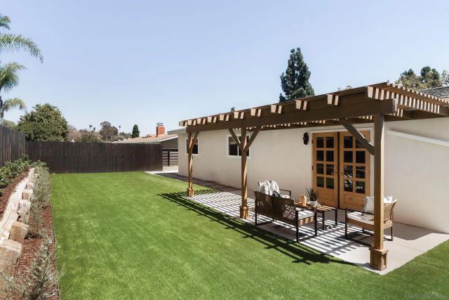 4534 Chateau Dr, San Diego, CA 92117