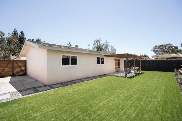 4534 Chateau Dr, San Diego, CA 92117