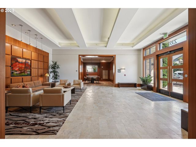 2351 Nw WESTOVER Rd Nw 906, Portland, OR 97210