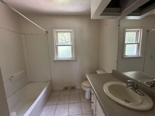 1560 Magnolia Street, Kalamazoo, MI 49048