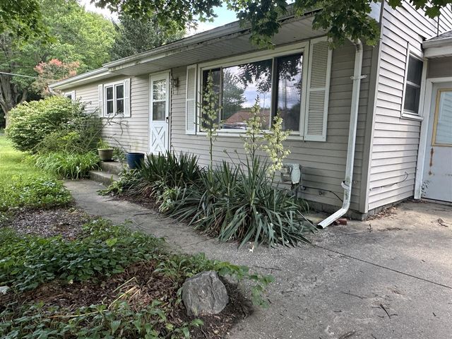 1560 Magnolia Street, Kalamazoo, MI 49048