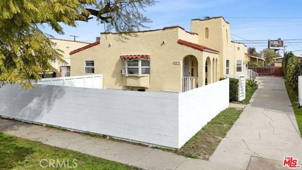 Image 1 of property listing at 2210 Clyde, Los Angeles, CA 90016