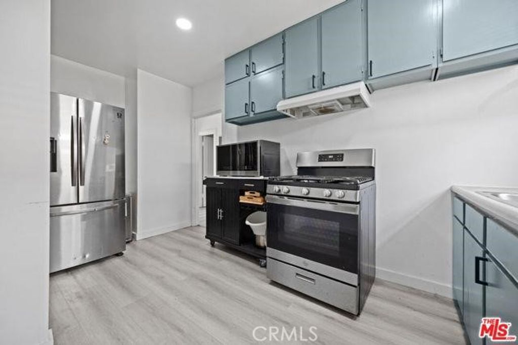 Image 11 of property listing at 2210 Clyde, Los Angeles, CA 90016