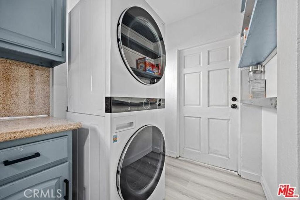 Image 12 of property listing at 2210 Clyde, Los Angeles, CA 90016