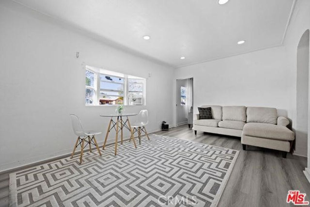 Image 17 of property listing at 2210 Clyde, Los Angeles, CA 90016