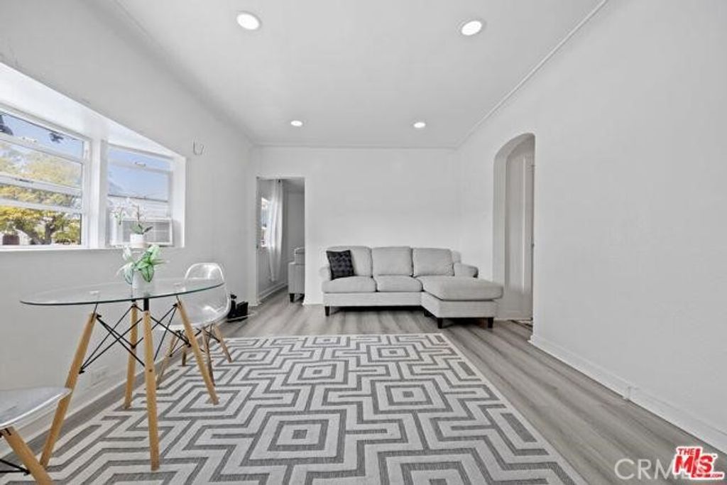 Image 18 of property listing at 2210 Clyde, Los Angeles, CA 90016