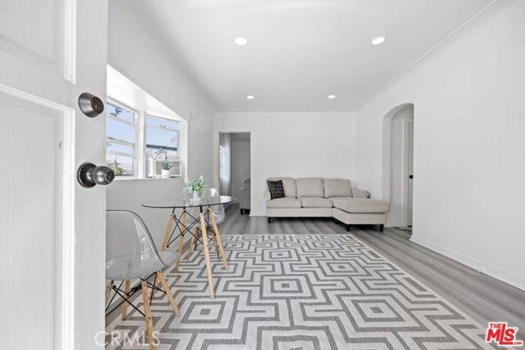 Image 21 of property listing at 2210 Clyde, Los Angeles, CA 90016