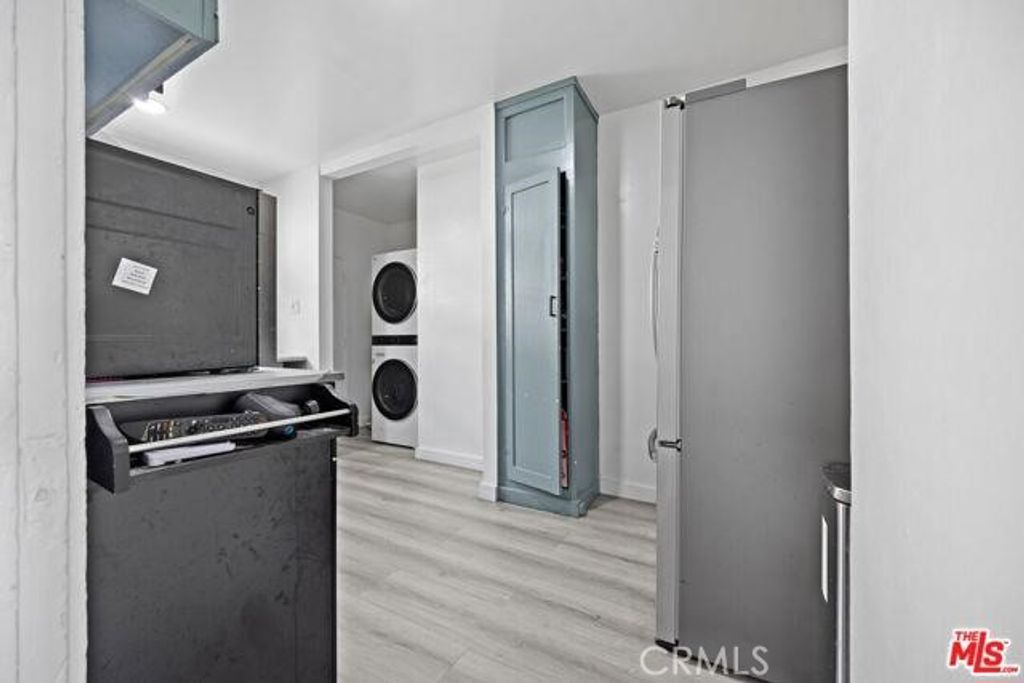 Image 29 of property listing at 2210 Clyde, Los Angeles, CA 90016